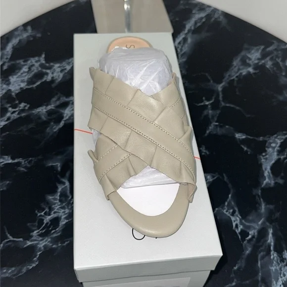 Sole Society Leather Ruffle Slide Sandals Size 8 Mandi Dove Gray AUTHENTIC NEW - Picture 2 of 6